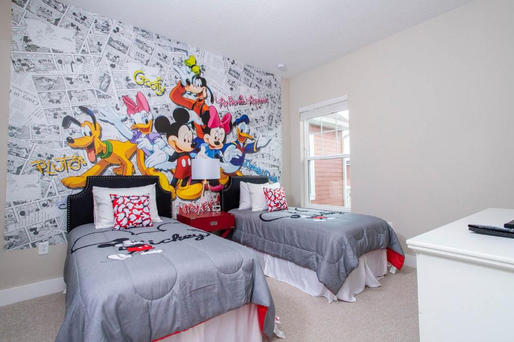 Gorgeous 4 Bedroom Family Friendly Close to Disney 7573
